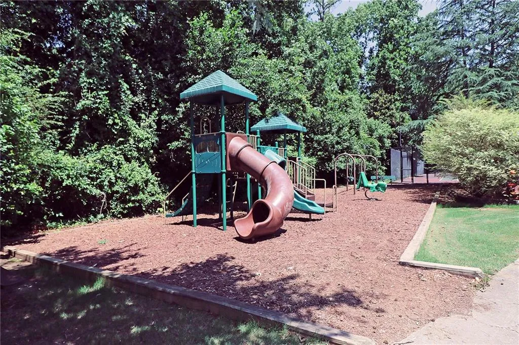 6700 Roswell Road Unit 22b, Atlanta, Georgia 30328, 2 Bedrooms Bedrooms, ,2 BathroomsBathrooms,Residential,Sold,6700 Roswell Road Unit 22b,6738378