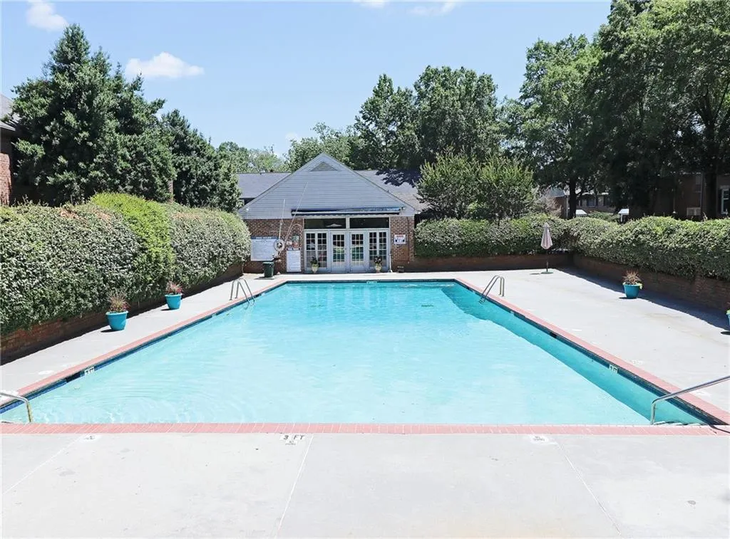 6700 Roswell Road Unit 22b, Atlanta, Georgia 30328, 2 Bedrooms Bedrooms, ,2 BathroomsBathrooms,Residential,Sold,6700 Roswell Road Unit 22b,6738378