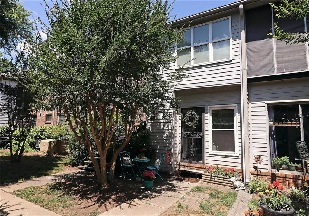 6700 Roswell Road Unit 22b, Atlanta, Georgia 30328, 2 Bedrooms Bedrooms, ,2 BathroomsBathrooms,Residential,Sold,6700 Roswell Road Unit 22b,6738378