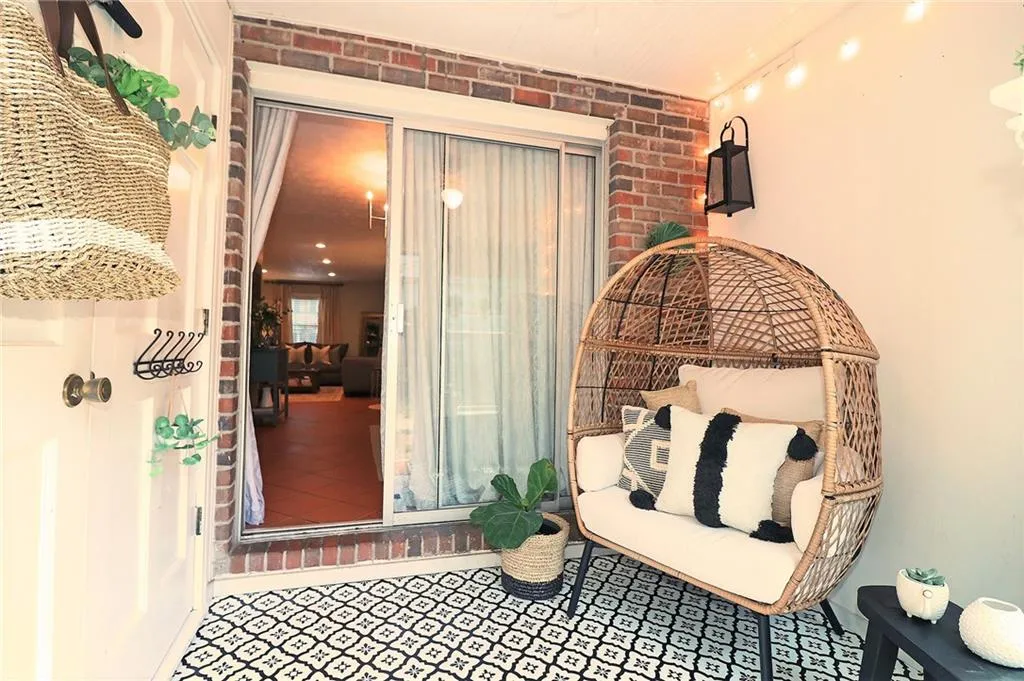 6700 Roswell Road Unit 22b, Atlanta, Georgia 30328, 2 Bedrooms Bedrooms, ,2 BathroomsBathrooms,Residential,Sold,6700 Roswell Road Unit 22b,6738378