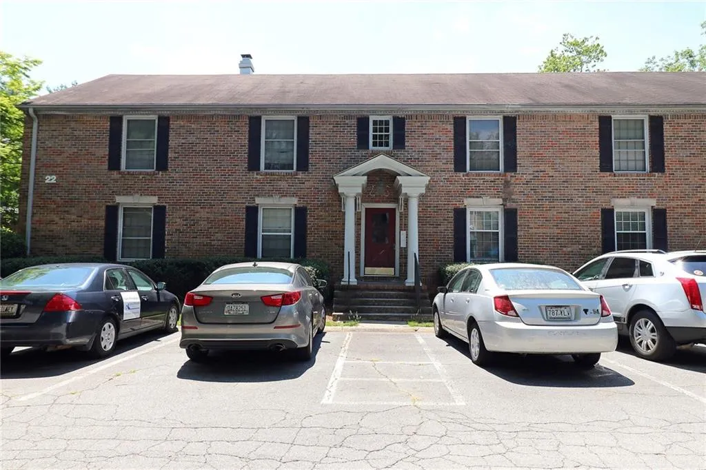 6700 Roswell Road Unit 22b, Atlanta, Georgia 30328, 2 Bedrooms Bedrooms, ,2 BathroomsBathrooms,Residential,Sold,6700 Roswell Road Unit 22b,6738378