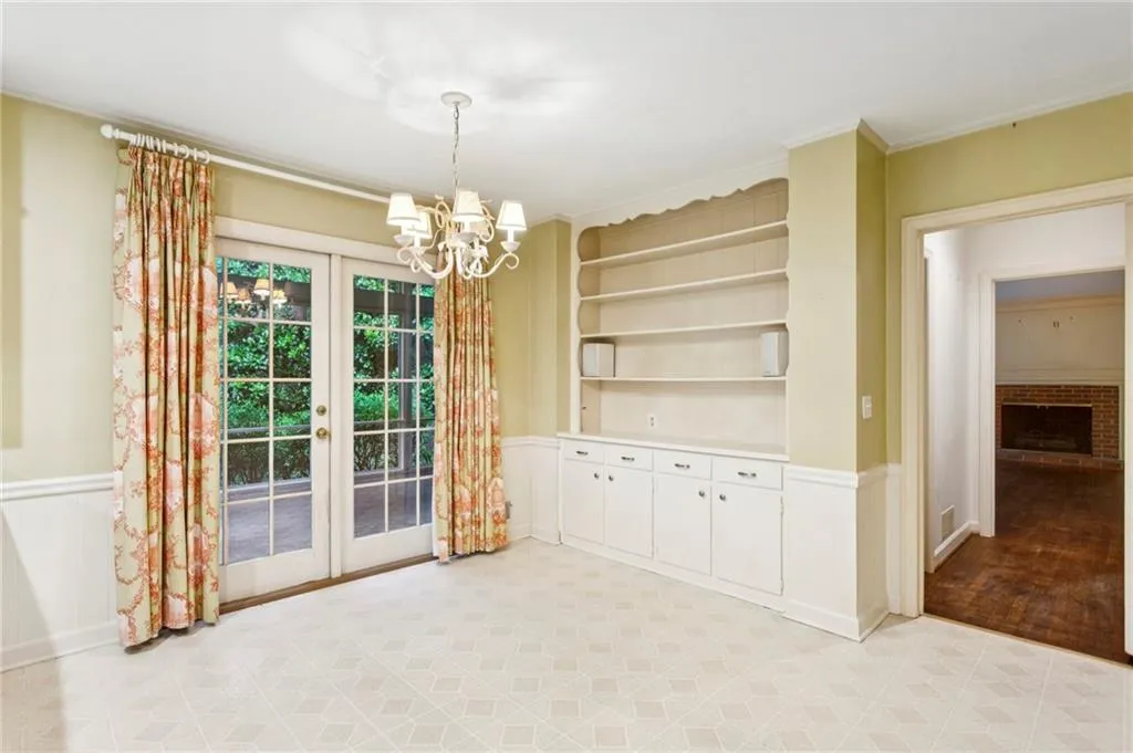 399 Glencastle Drive, Atlanta, Georgia 30327, 4 Bedrooms Bedrooms, ,2 BathroomsBathrooms,Residential,For Sale,399 Glencastle Drive,7633267