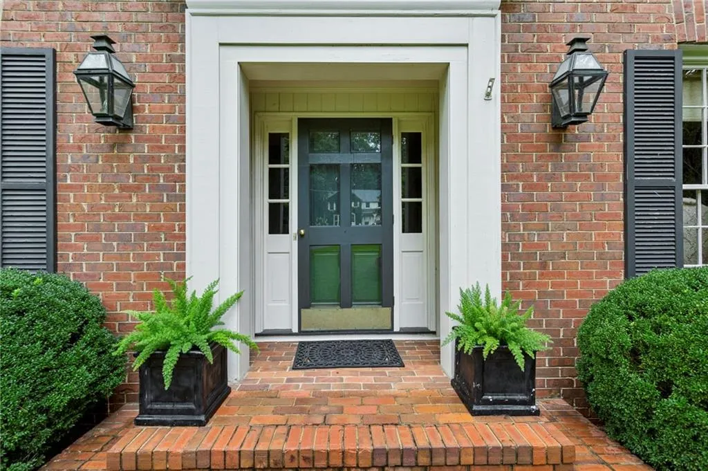 399 Glencastle Drive, Atlanta, Georgia 30327, 4 Bedrooms Bedrooms, ,2 BathroomsBathrooms,Residential,For Sale,399 Glencastle Drive,7633267
