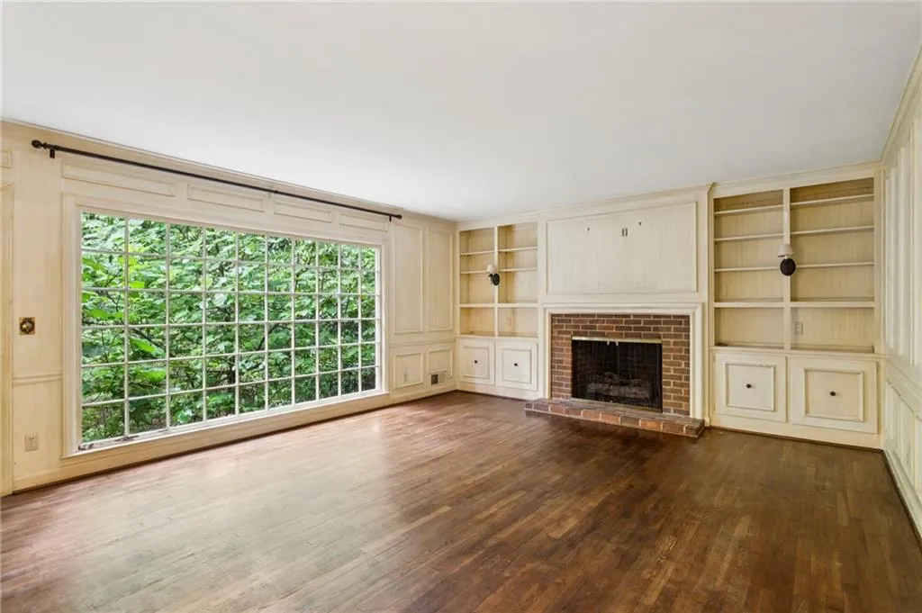399 Glencastle Drive, Atlanta, Georgia 30327, 4 Bedrooms Bedrooms, ,2 BathroomsBathrooms,Residential,For Sale,399 Glencastle Drive,7633267