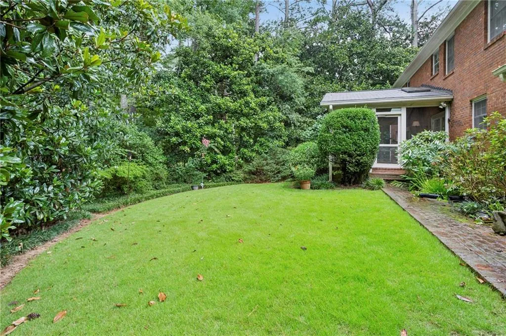 399 Glencastle Drive, Atlanta, Georgia 30327, 4 Bedrooms Bedrooms, ,2 BathroomsBathrooms,Residential,For Sale,399 Glencastle Drive,7633267