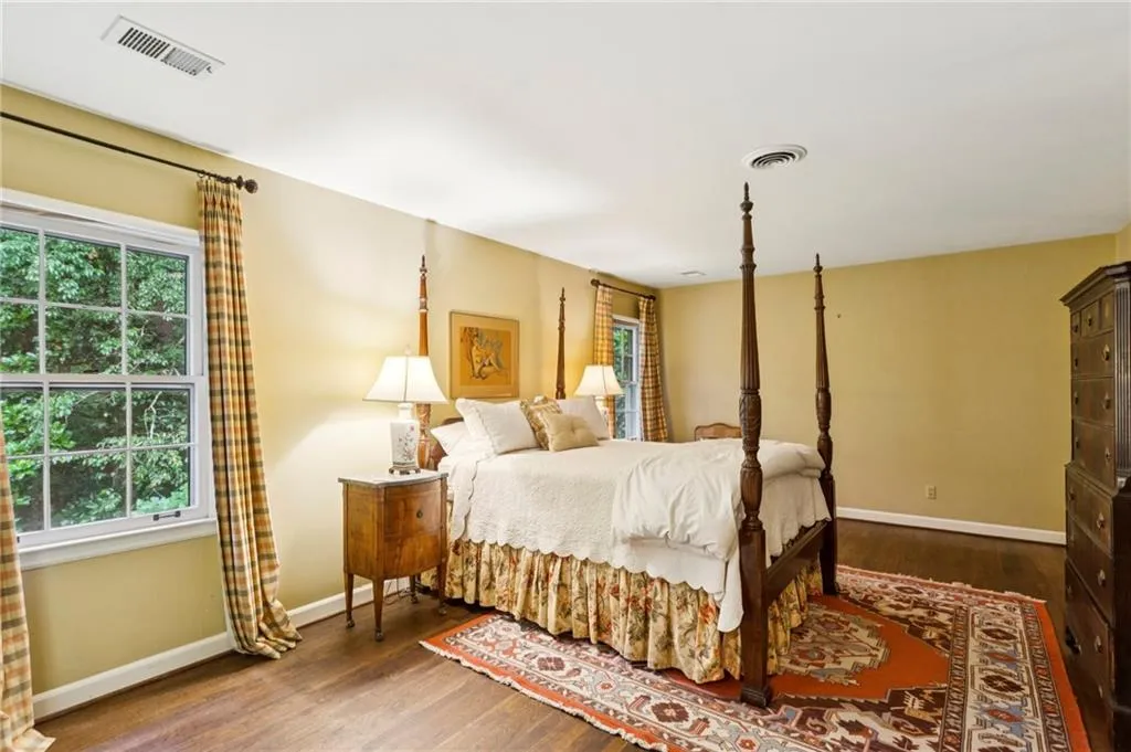 399 Glencastle Drive, Atlanta, Georgia 30327, 4 Bedrooms Bedrooms, ,2 BathroomsBathrooms,Residential,For Sale,399 Glencastle Drive,7633267