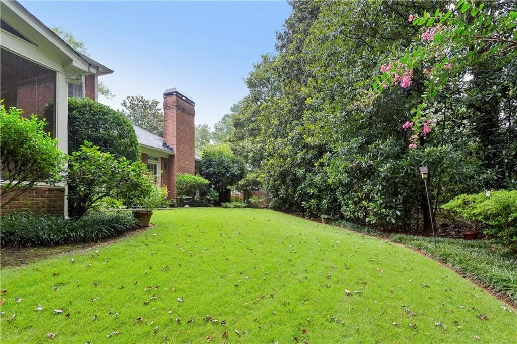399 Glencastle Drive, Atlanta, Georgia 30327, 4 Bedrooms Bedrooms, ,2 BathroomsBathrooms,Residential,For Sale,399 Glencastle Drive,7633267