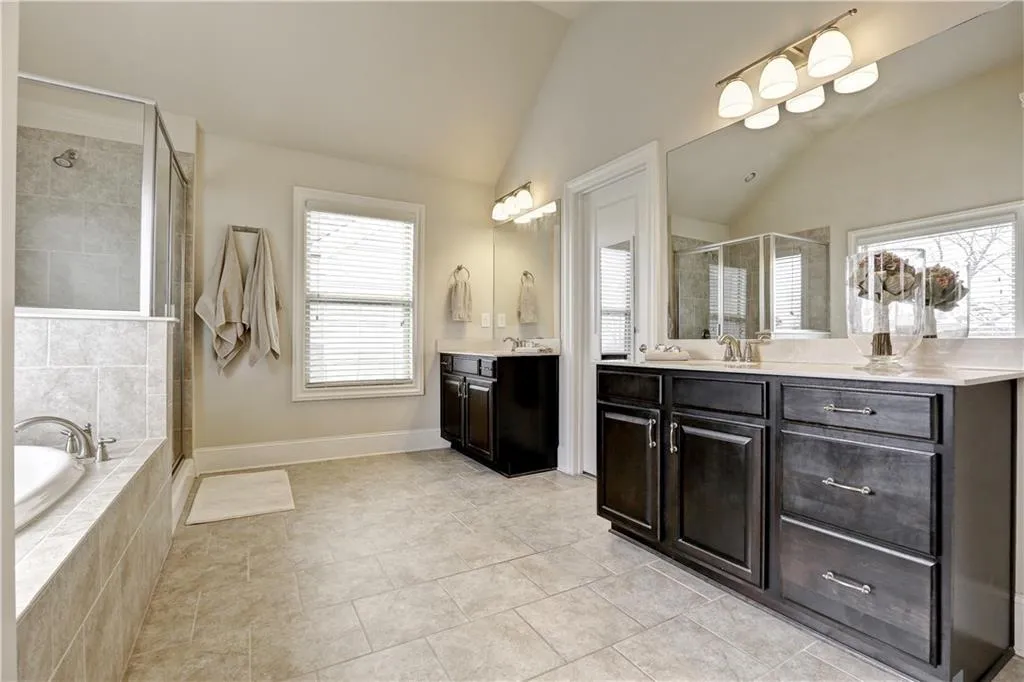 7655 Highland Bluff, Atlanta, Georgia 30328, 4 Bedrooms Bedrooms, ,3 BathroomsBathrooms,Residential,Sold,7655 Highland Bluff,5800482