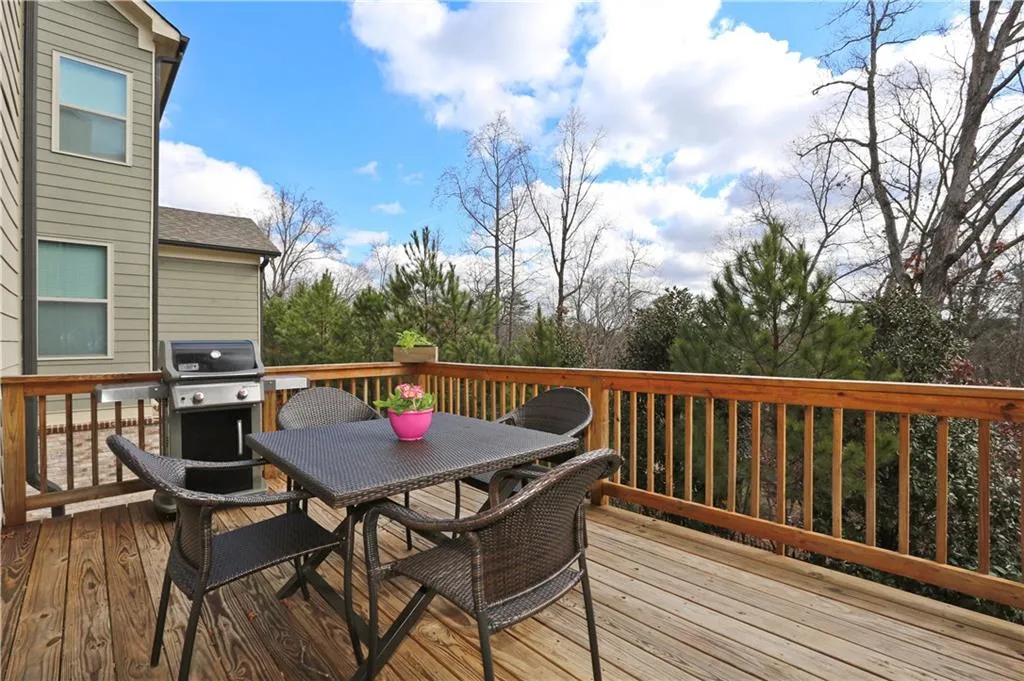 7655 Highland Bluff, Atlanta, Georgia 30328, 4 Bedrooms Bedrooms, ,3 BathroomsBathrooms,Residential,Sold,7655 Highland Bluff,5800482