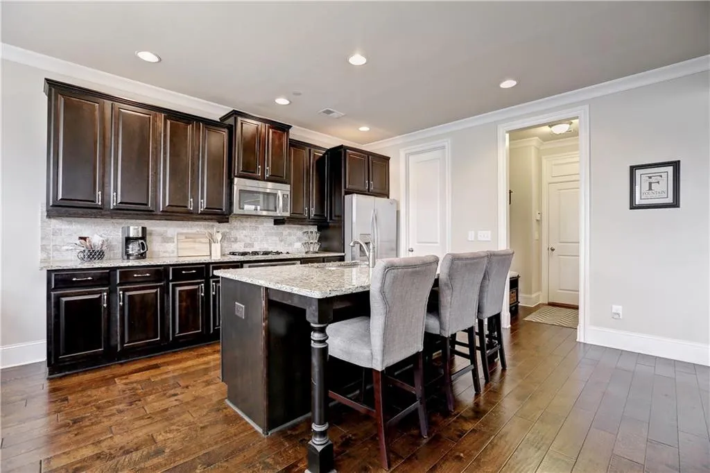 7655 Highland Bluff, Atlanta, Georgia 30328, 4 Bedrooms Bedrooms, ,3 BathroomsBathrooms,Residential,Sold,7655 Highland Bluff,5800482