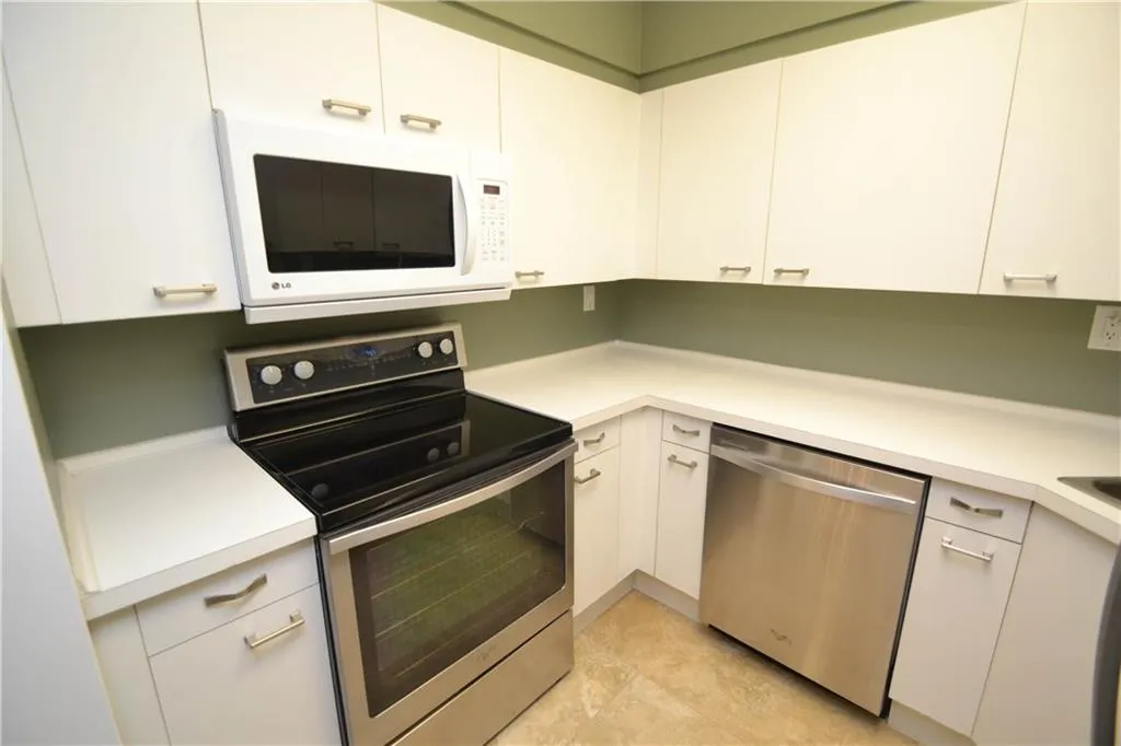 2870 Pharr Court Unit 705, Atlanta, Georgia 30305, 2 Bedrooms Bedrooms, ,2 BathroomsBathrooms,Residential,Sold,2870 Pharr Court Unit 705,5673194