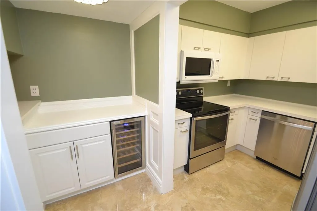 2870 Pharr Court Unit 705, Atlanta, Georgia 30305, 2 Bedrooms Bedrooms, ,2 BathroomsBathrooms,Residential,Sold,2870 Pharr Court Unit 705,5673194