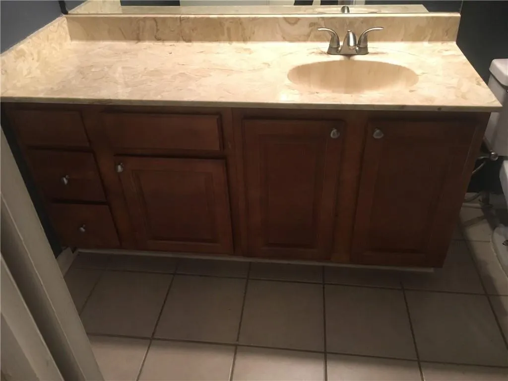 6900 Roswell Road Ne Unit D5, Sandy Springs, Georgia 30328, 3 Bedrooms Bedrooms, ,2 BathroomsBathrooms,Residential,Sold,6900 Roswell Road Ne Unit D5,7020177