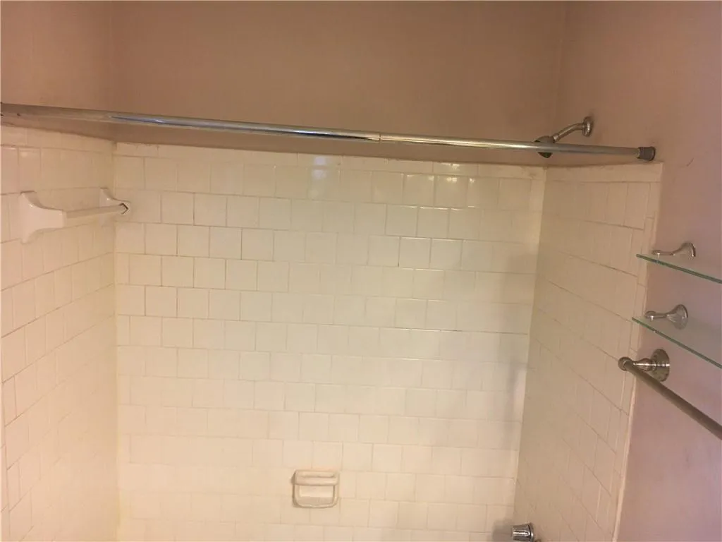 6900 Roswell Road Ne Unit D5, Sandy Springs, Georgia 30328, 3 Bedrooms Bedrooms, ,2 BathroomsBathrooms,Residential,Sold,6900 Roswell Road Ne Unit D5,7020177