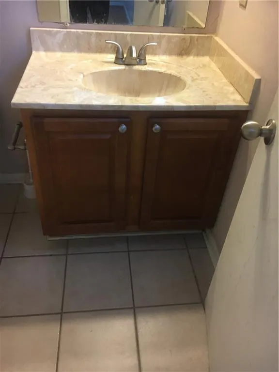 6900 Roswell Road Ne Unit D5, Sandy Springs, Georgia 30328, 3 Bedrooms Bedrooms, ,2 BathroomsBathrooms,Residential,Sold,6900 Roswell Road Ne Unit D5,7020177