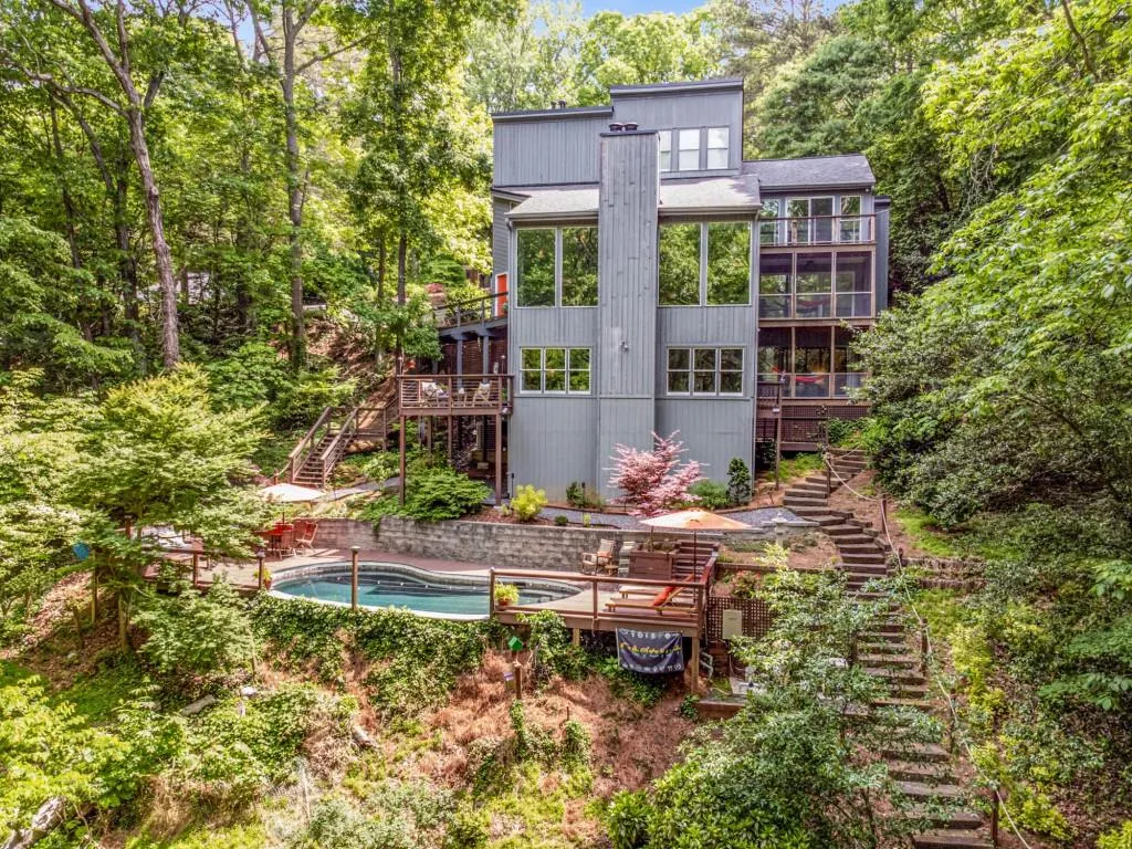 9445 Huntcliff Trace, Sandy Springs, Georgia 30350, 4 Bedrooms Bedrooms, ,4 BathroomsBathrooms,Residential,Sold,9445 Huntcliff Trace,7041606