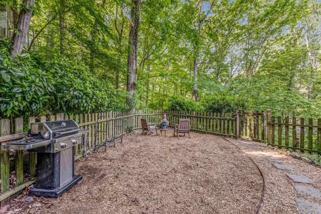 9445 Huntcliff Trace, Sandy Springs, Georgia 30350, 4 Bedrooms Bedrooms, ,4 BathroomsBathrooms,Residential,Sold,9445 Huntcliff Trace,7041606