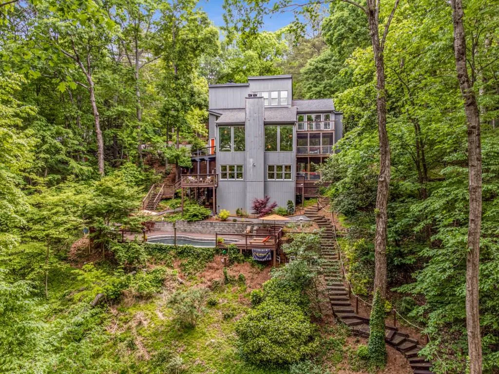 9445 Huntcliff Trace, Sandy Springs, Georgia 30350, 4 Bedrooms Bedrooms, ,4 BathroomsBathrooms,Residential,Sold,9445 Huntcliff Trace,7041606