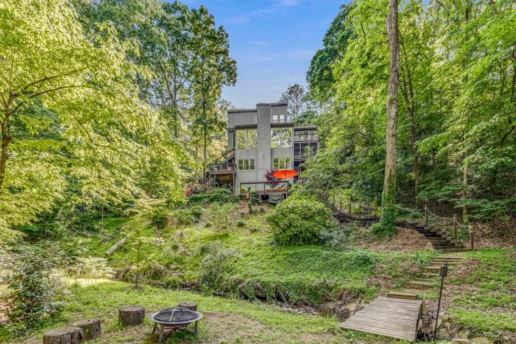 9445 Huntcliff Trace, Sandy Springs, Georgia 30350, 4 Bedrooms Bedrooms, ,4 BathroomsBathrooms,Residential,Sold,9445 Huntcliff Trace,7041606