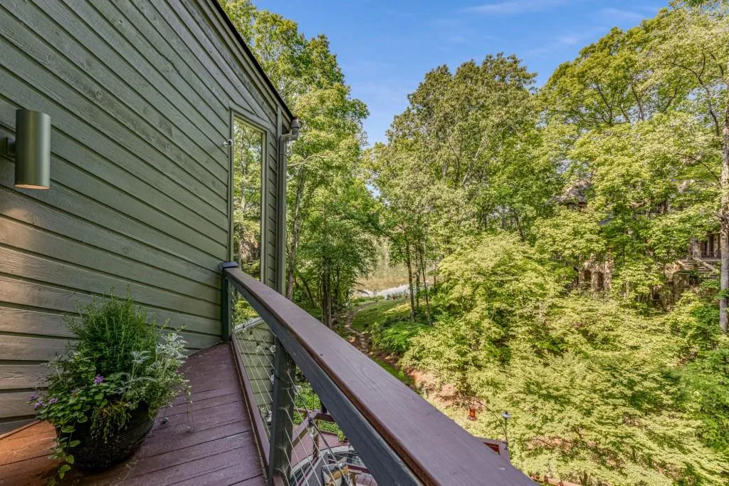 9445 Huntcliff Trace, Sandy Springs, Georgia 30350, 4 Bedrooms Bedrooms, ,4 BathroomsBathrooms,Residential,Sold,9445 Huntcliff Trace,7041606