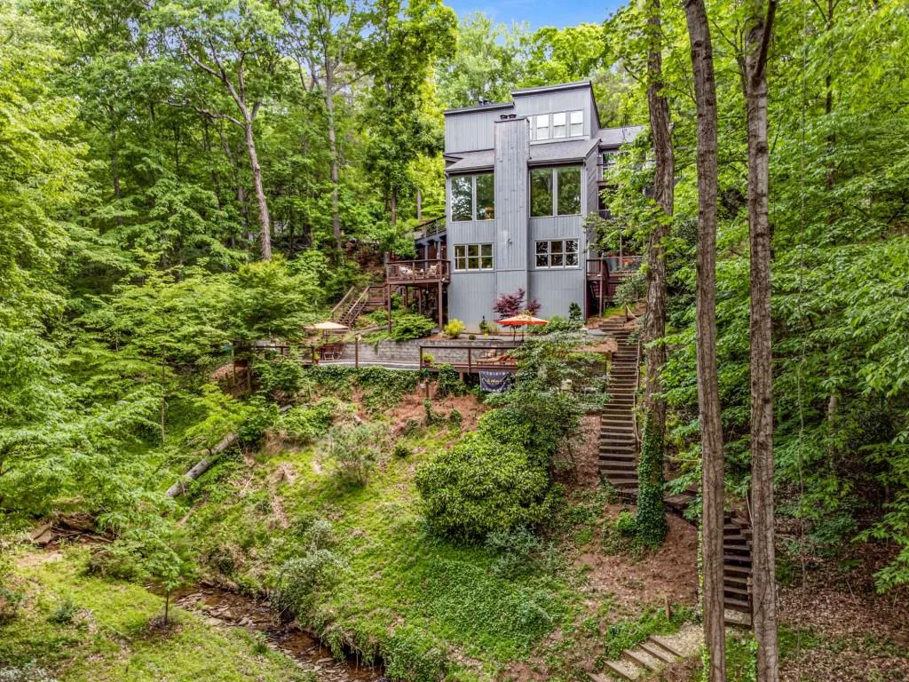 9445 Huntcliff Trace, Sandy Springs, Georgia 30350, 4 Bedrooms Bedrooms, ,4 BathroomsBathrooms,Residential,Sold,9445 Huntcliff Trace,7041606