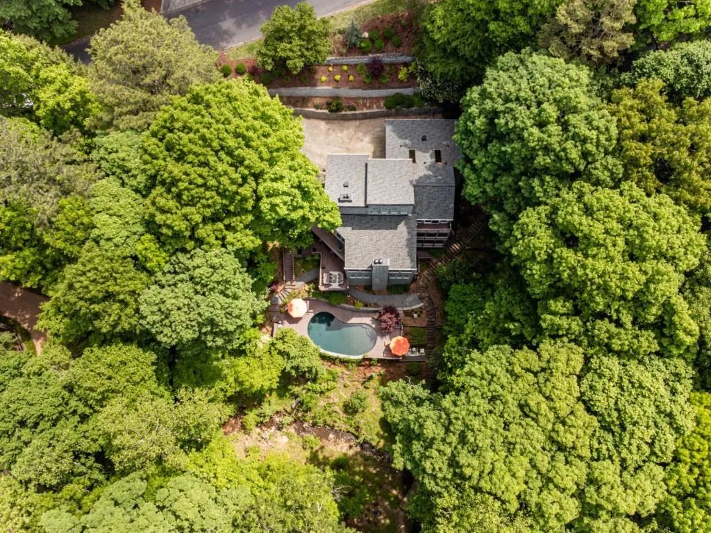 9445 Huntcliff Trace, Sandy Springs, Georgia 30350, 4 Bedrooms Bedrooms, ,4 BathroomsBathrooms,Residential,Sold,9445 Huntcliff Trace,7041606