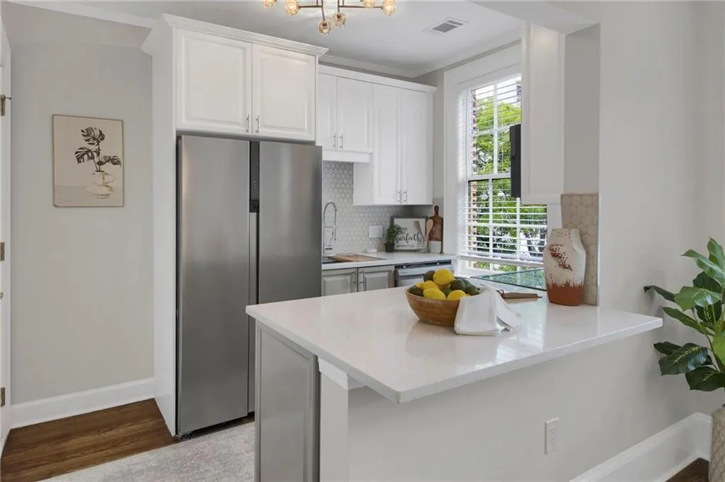 2814 Peachtree Road Nw Unit 11, Atlanta, Georgia 30305, 2 Bedrooms Bedrooms, ,1 BathroomBathrooms,Residential,For Sale,2814 Peachtree Road Nw Unit 11,7612257
