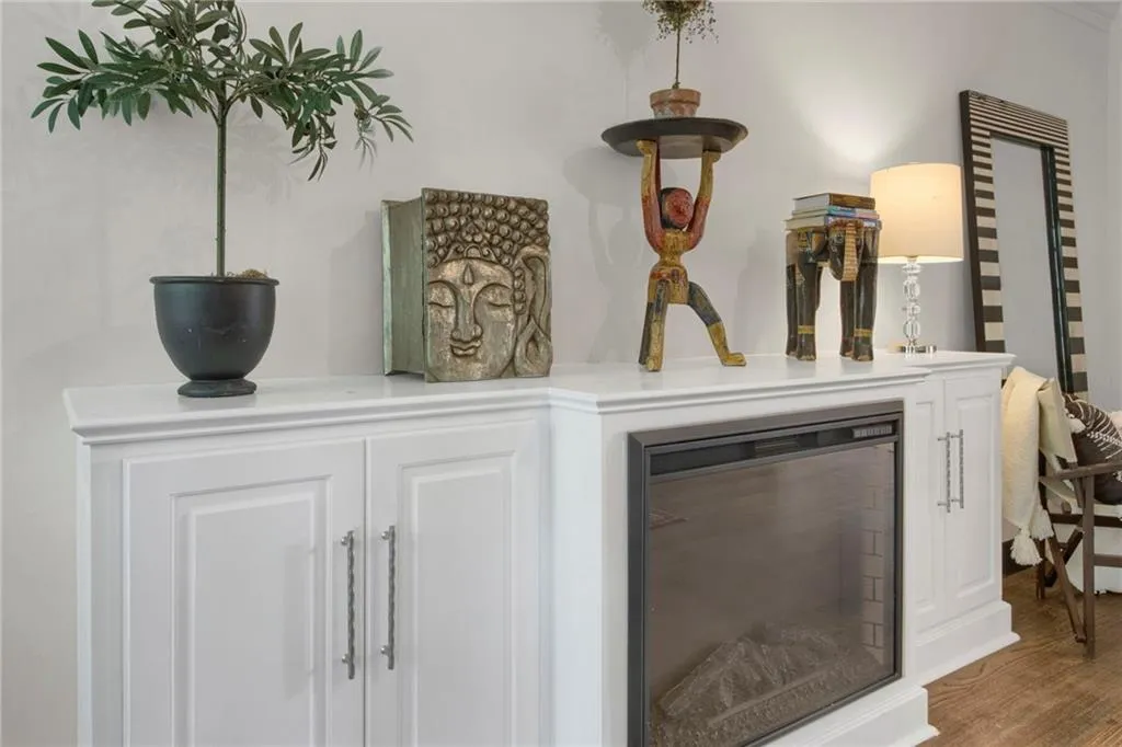 2814 Peachtree Road Nw Unit 11, Atlanta, Georgia 30305, 2 Bedrooms Bedrooms, ,1 BathroomBathrooms,Residential,For Sale,2814 Peachtree Road Nw Unit 11,7612257