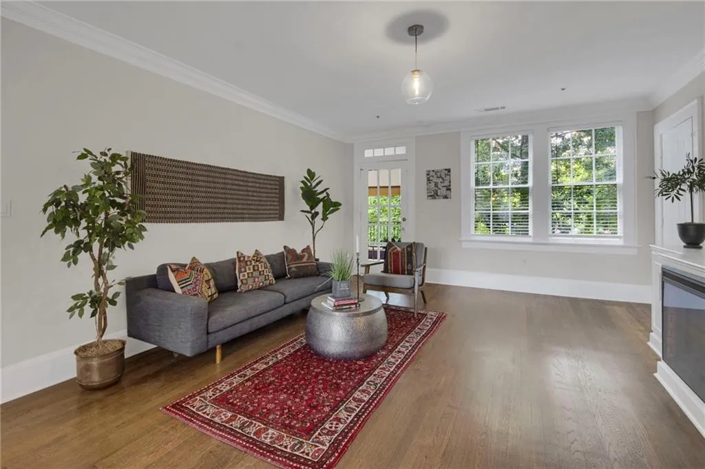 2814 Peachtree Road Nw Unit 11, Atlanta, Georgia 30305, 2 Bedrooms Bedrooms, ,1 BathroomBathrooms,Residential,For Sale,2814 Peachtree Road Nw Unit 11,7612257