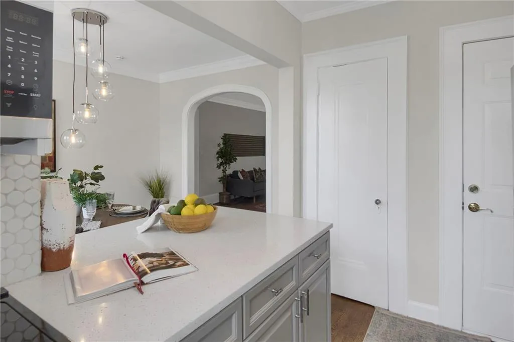 2814 Peachtree Road Nw Unit 11, Atlanta, Georgia 30305, 2 Bedrooms Bedrooms, ,1 BathroomBathrooms,Residential,For Sale,2814 Peachtree Road Nw Unit 11,7612257
