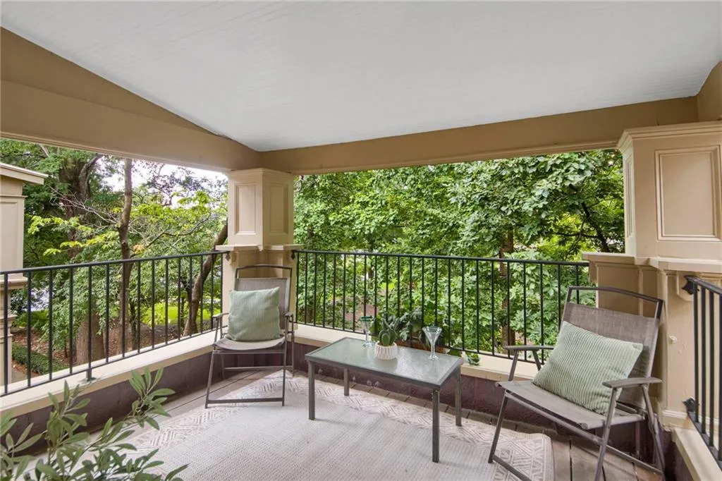 2814 Peachtree Road Nw Unit 11, Atlanta, Georgia 30305, 2 Bedrooms Bedrooms, ,1 BathroomBathrooms,Residential,For Sale,2814 Peachtree Road Nw Unit 11,7612257