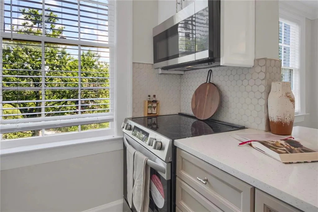 2814 Peachtree Road Nw Unit 11, Atlanta, Georgia 30305, 2 Bedrooms Bedrooms, ,1 BathroomBathrooms,Residential,For Sale,2814 Peachtree Road Nw Unit 11,7612257