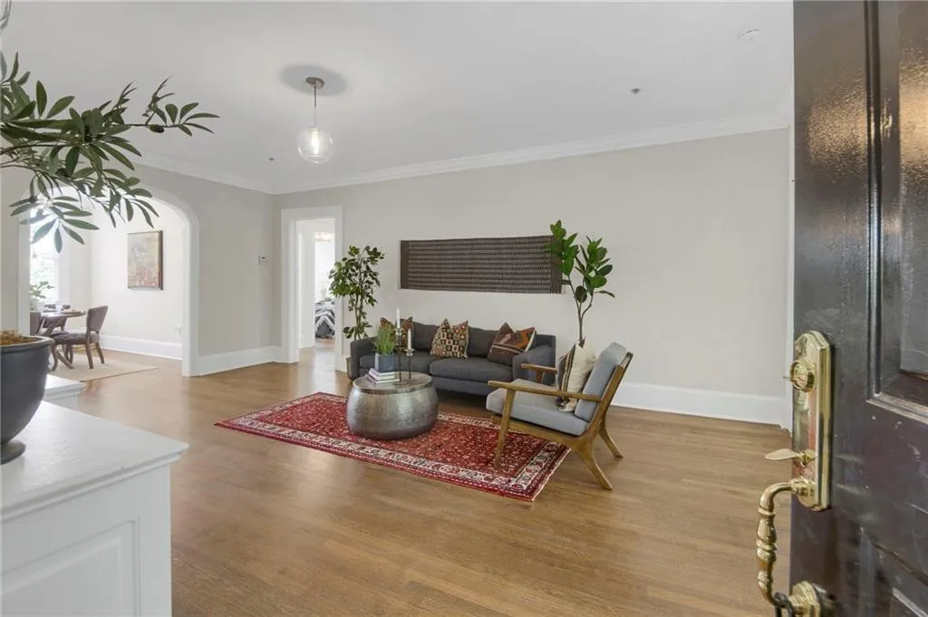 2814 Peachtree Road Nw Unit 11, Atlanta, Georgia 30305, 2 Bedrooms Bedrooms, ,1 BathroomBathrooms,Residential,For Sale,2814 Peachtree Road Nw Unit 11,7612257