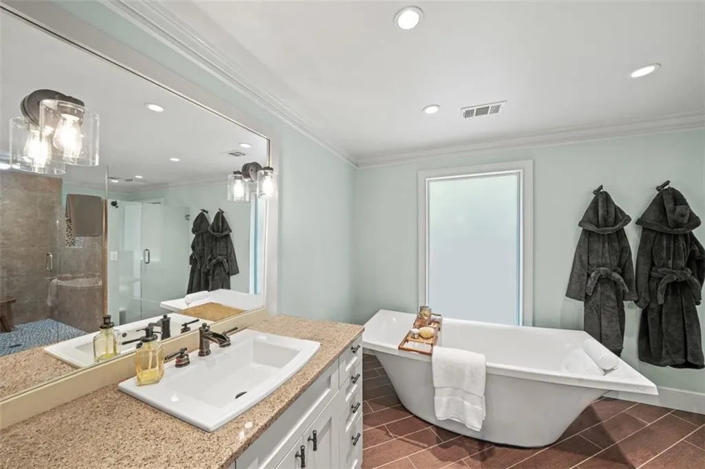 1880 Redbourne Drive, Atlanta, Georgia 30350, 5 Bedrooms Bedrooms, ,4 BathroomsBathrooms,Residential,Sold,1880 Redbourne Drive,7571131