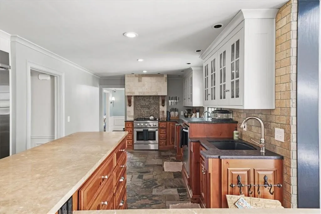 1880 Redbourne Drive, Atlanta, Georgia 30350, 5 Bedrooms Bedrooms, ,4 BathroomsBathrooms,Residential,Sold,1880 Redbourne Drive,7571131