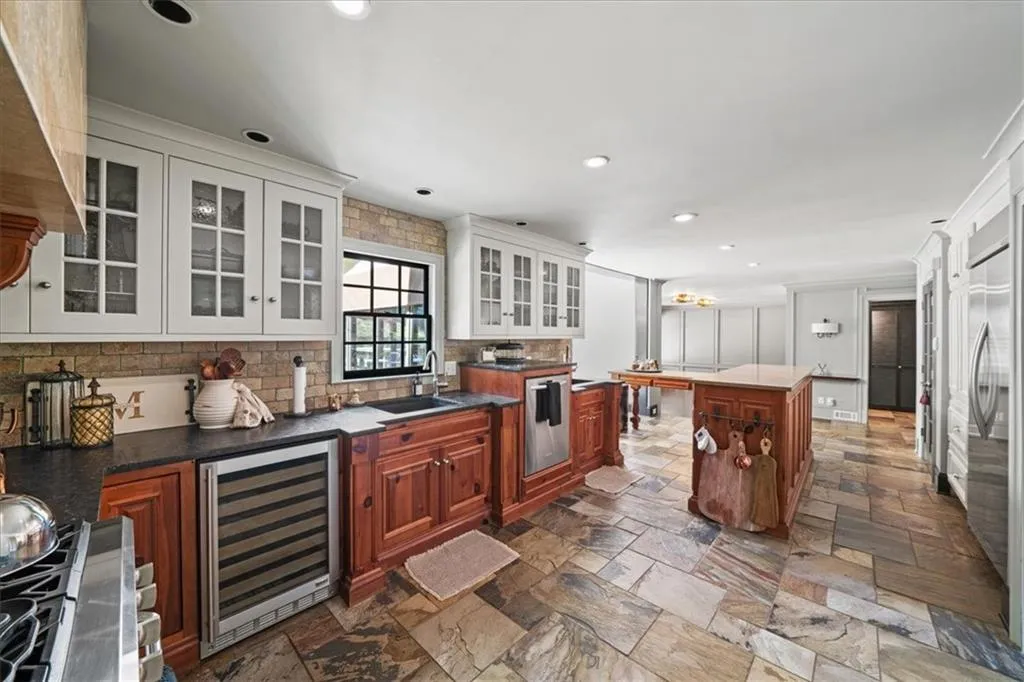 1880 Redbourne Drive, Atlanta, Georgia 30350, 5 Bedrooms Bedrooms, ,4 BathroomsBathrooms,Residential,Sold,1880 Redbourne Drive,7571131