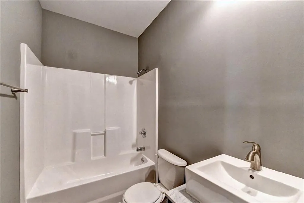 7605 Glisten Avenue, Atlanta, Georgia 30328, 4 Bedrooms Bedrooms, ,3 BathroomsBathrooms,Residential,Sold,7605 Glisten Avenue,7054994