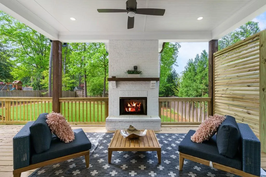 40 Long Island Place, Sandy Springs, Georgia 30328, 5 Bedrooms Bedrooms, ,4 BathroomsBathrooms,Residential,Sold,40 Long Island Place,6870413