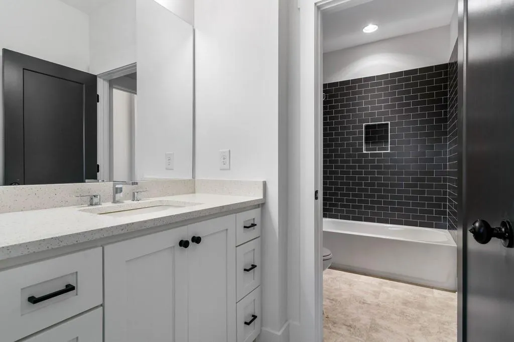 40 Long Island Place, Sandy Springs, Georgia 30328, 5 Bedrooms Bedrooms, ,4 BathroomsBathrooms,Residential,Sold,40 Long Island Place,6870413