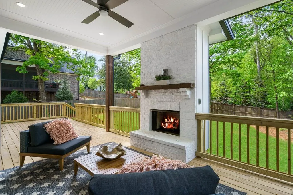 40 Long Island Place, Sandy Springs, Georgia 30328, 5 Bedrooms Bedrooms, ,4 BathroomsBathrooms,Residential,Sold,40 Long Island Place,6870413