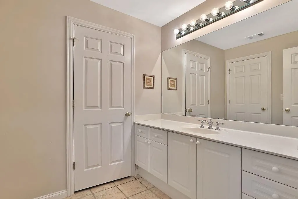 308 Crossing Valley Lane, Atlanta, Georgia 30339, 4 Bedrooms Bedrooms, ,3 BathroomsBathrooms,Residential,Sold,308 Crossing Valley Lane,7043726