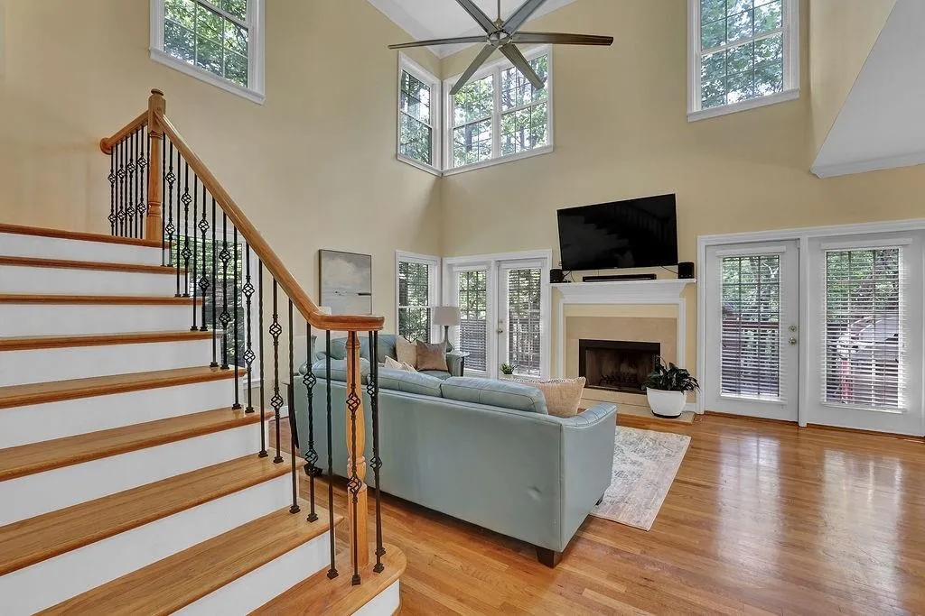 308 Crossing Valley Lane, Atlanta, Georgia 30339, 4 Bedrooms Bedrooms, ,3 BathroomsBathrooms,Residential,Sold,308 Crossing Valley Lane,7043726