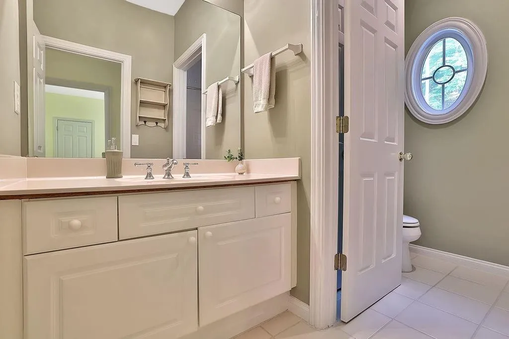 308 Crossing Valley Lane, Atlanta, Georgia 30339, 4 Bedrooms Bedrooms, ,3 BathroomsBathrooms,Residential,Sold,308 Crossing Valley Lane,7043726