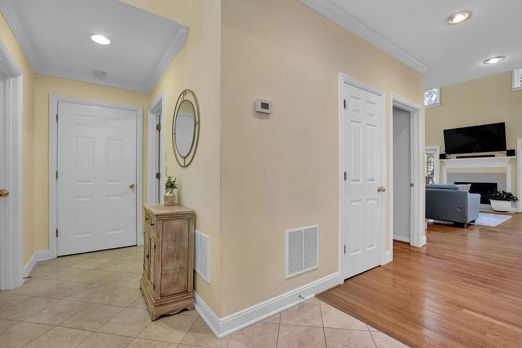 308 Crossing Valley Lane, Atlanta, Georgia 30339, 4 Bedrooms Bedrooms, ,3 BathroomsBathrooms,Residential,Sold,308 Crossing Valley Lane,7043726