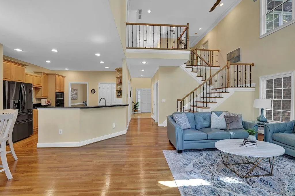308 Crossing Valley Lane, Atlanta, Georgia 30339, 4 Bedrooms Bedrooms, ,3 BathroomsBathrooms,Residential,Sold,308 Crossing Valley Lane,7043726