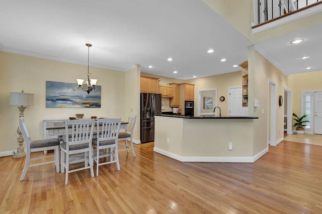 308 Crossing Valley Lane, Atlanta, Georgia 30339, 4 Bedrooms Bedrooms, ,3 BathroomsBathrooms,Residential,Sold,308 Crossing Valley Lane,7043726