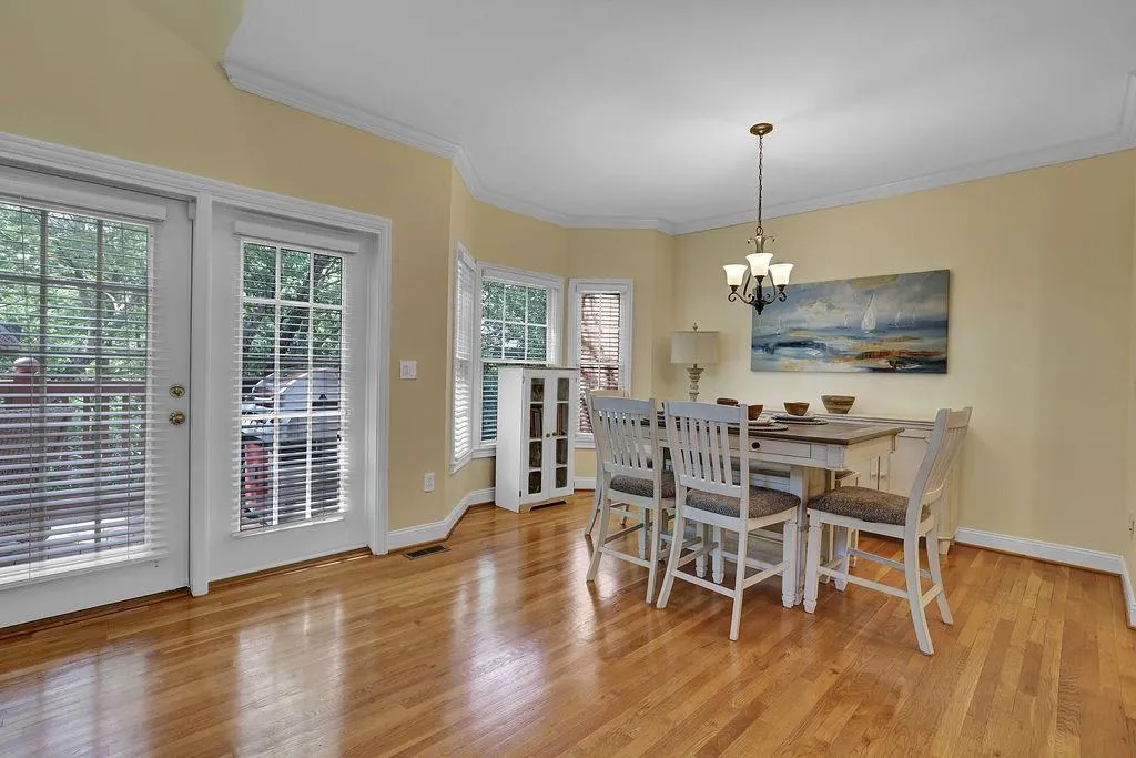 308 Crossing Valley Lane, Atlanta, Georgia 30339, 4 Bedrooms Bedrooms, ,3 BathroomsBathrooms,Residential,Sold,308 Crossing Valley Lane,7043726