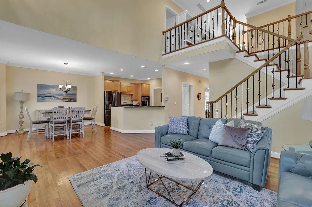308 Crossing Valley Lane, Atlanta, Georgia 30339, 4 Bedrooms Bedrooms, ,3 BathroomsBathrooms,Residential,Sold,308 Crossing Valley Lane,7043726