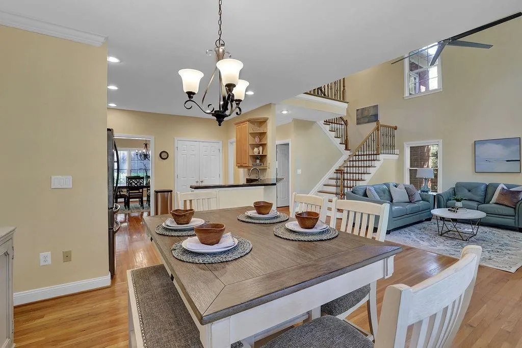 308 Crossing Valley Lane, Atlanta, Georgia 30339, 4 Bedrooms Bedrooms, ,3 BathroomsBathrooms,Residential,Sold,308 Crossing Valley Lane,7043726