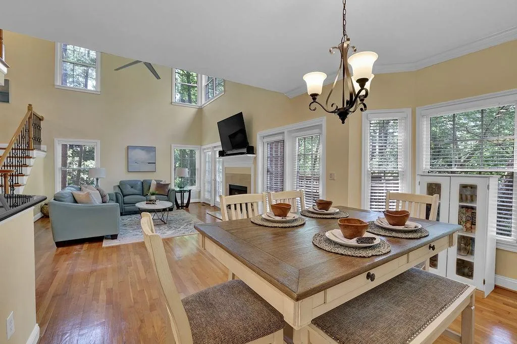 308 Crossing Valley Lane, Atlanta, Georgia 30339, 4 Bedrooms Bedrooms, ,3 BathroomsBathrooms,Residential,Sold,308 Crossing Valley Lane,7043726